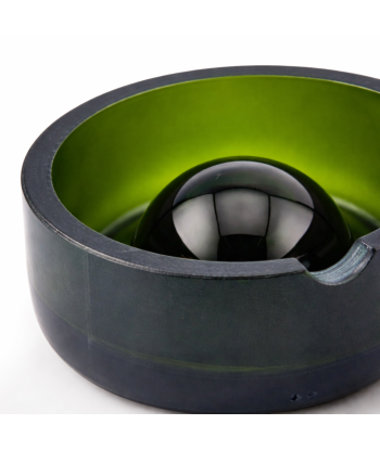 Detail de la coupe et du galet central travail artisanal du verre piece unique