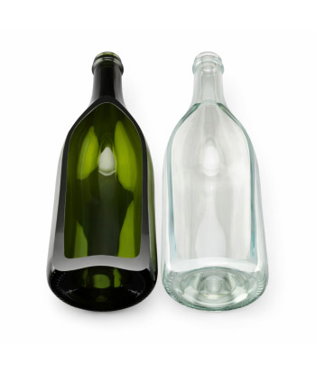 Plat Champagne en verre surcyclé, façonné à la main à partir d’une bouteille de champagne.