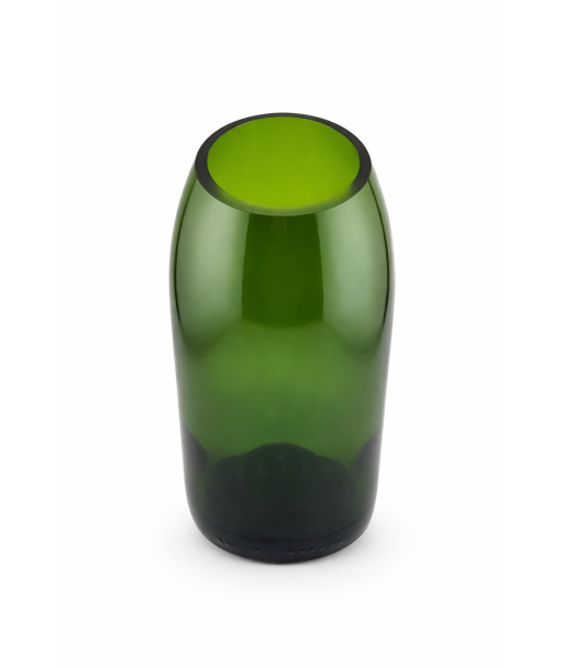 Vase Champagne Biseau en verre vert surcyclé.
Pièce unique façonnée à la main à partir d’une bouteille de champagne.