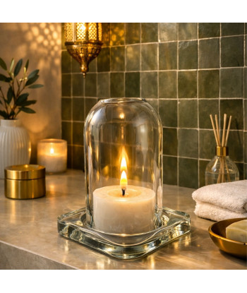 Lumière douce, verre surcyclé.
Une pièce pensée pour créer l’atmosphère.